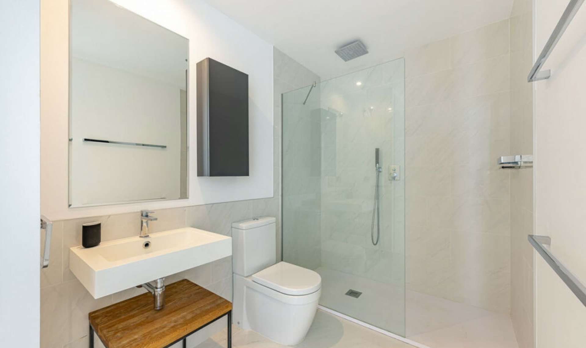 Další prodej - Apartment -
Bel Air