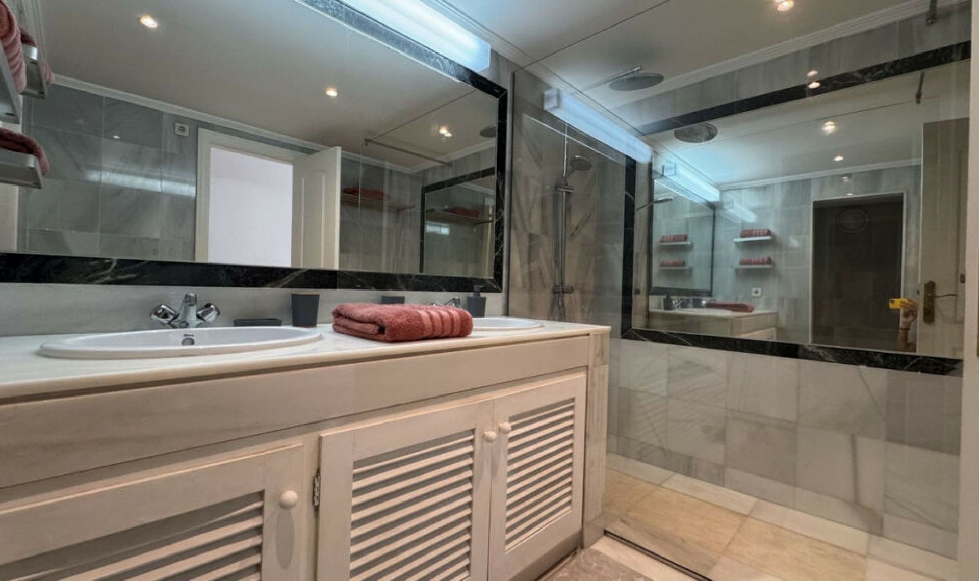 Další prodej - Apartment -
El Presidente