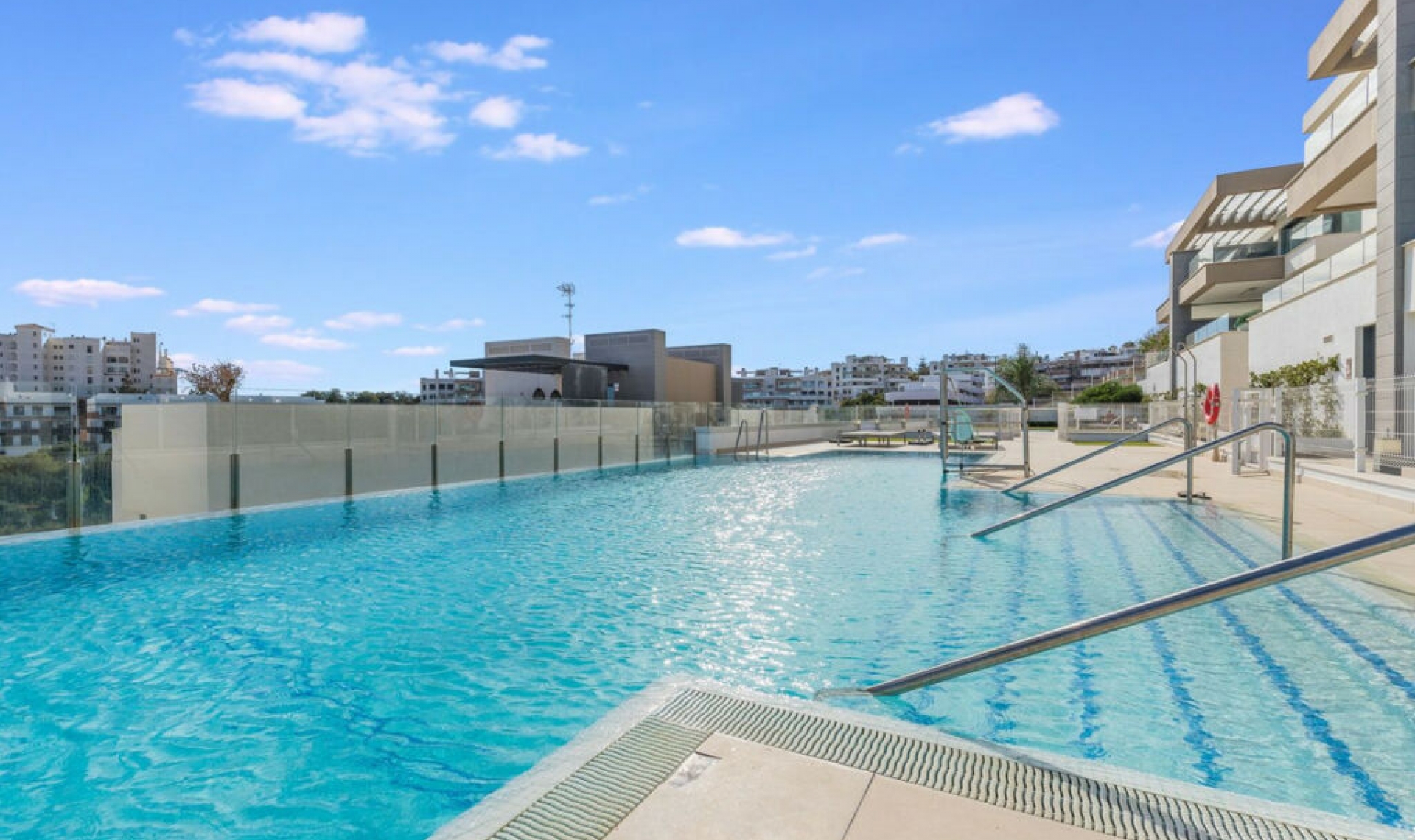 Další prodej - Apartment -
Estepona