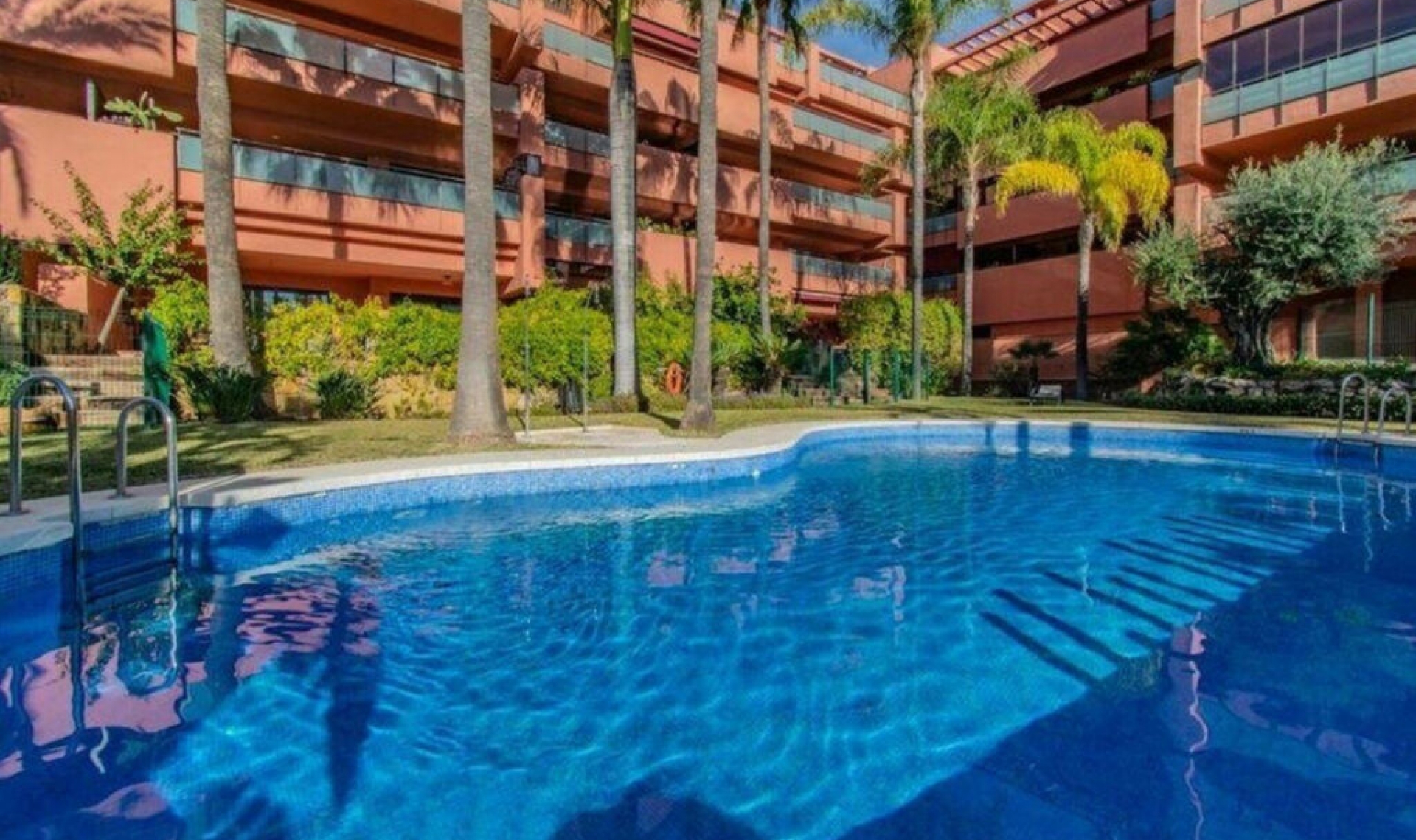Další prodej - Apartment -
Estepona