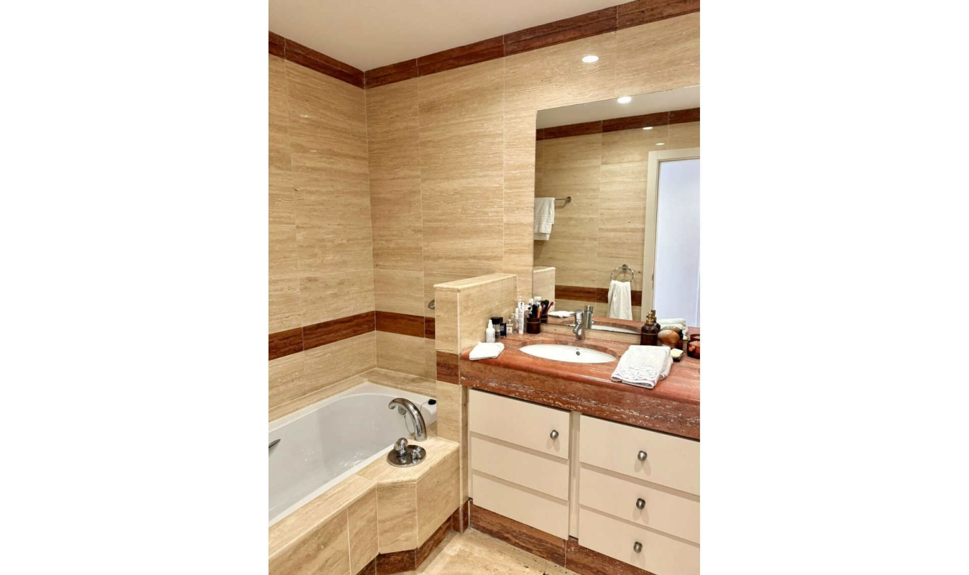 Další prodej - Apartment -
Estepona