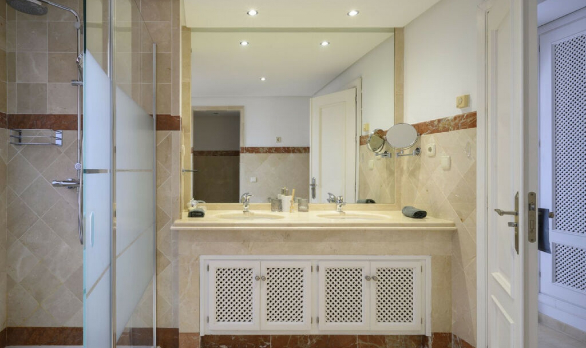 Další prodej - Apartment -
Estepona