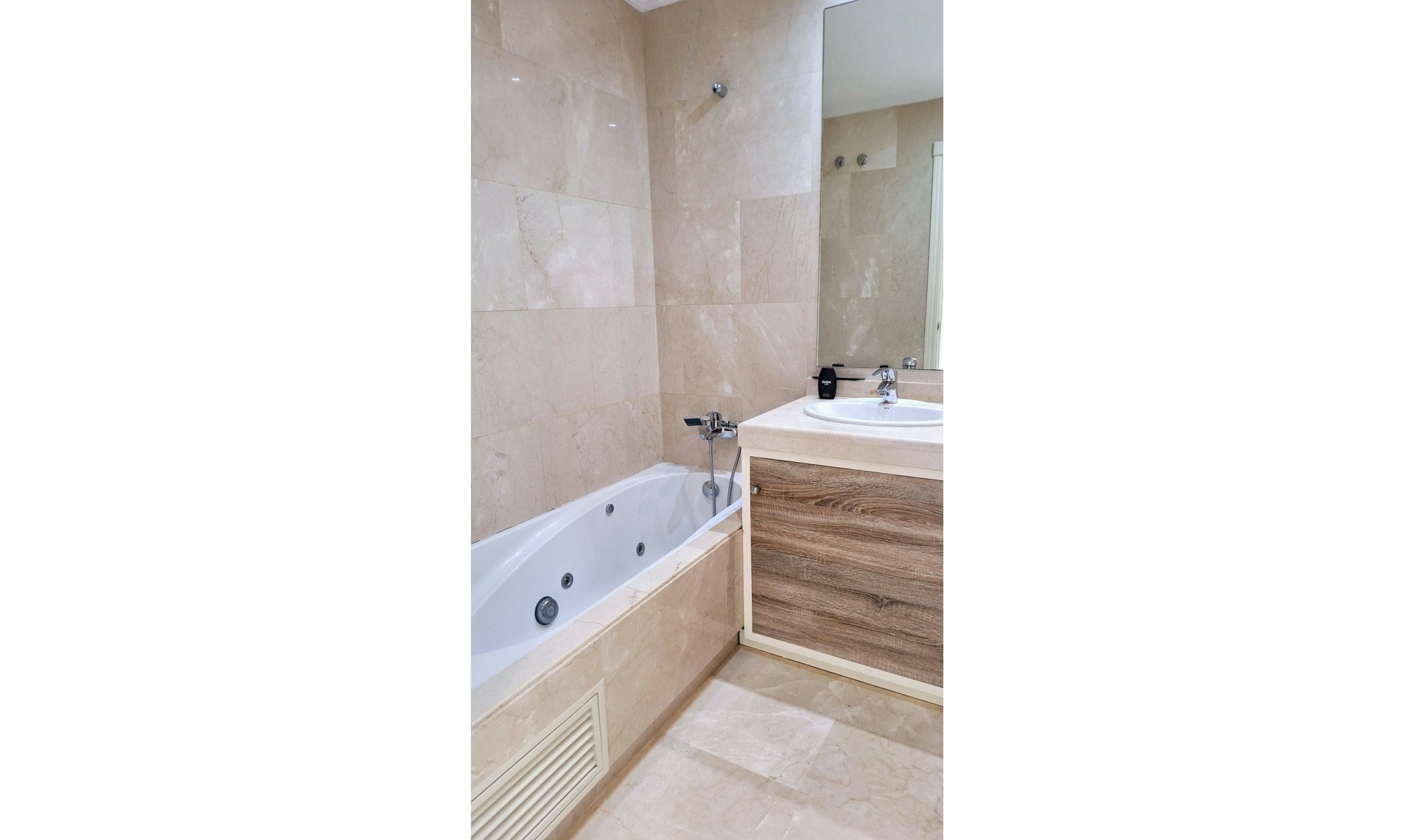 Další prodej - Apartment -
Estepona