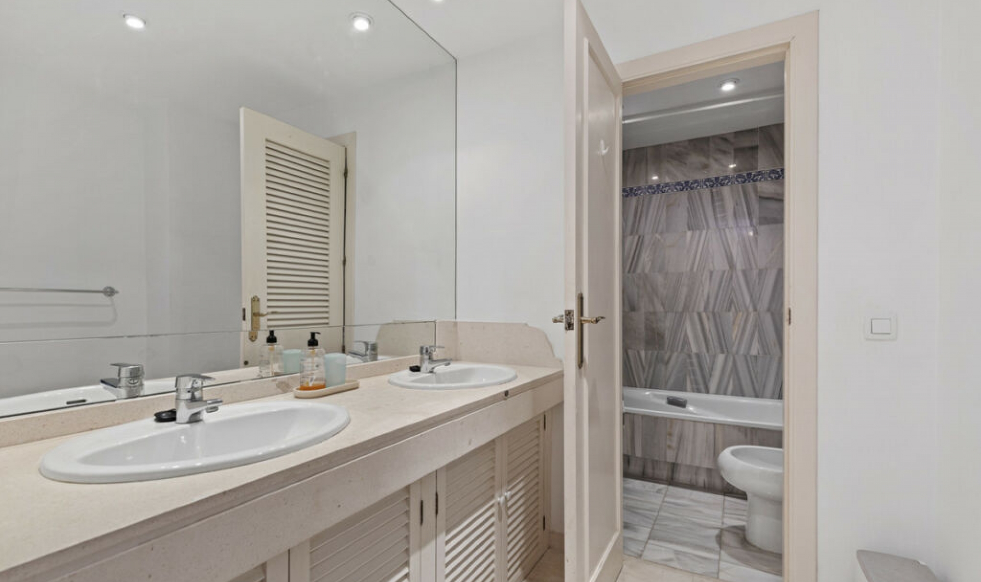Další prodej - Apartment -
Estepona