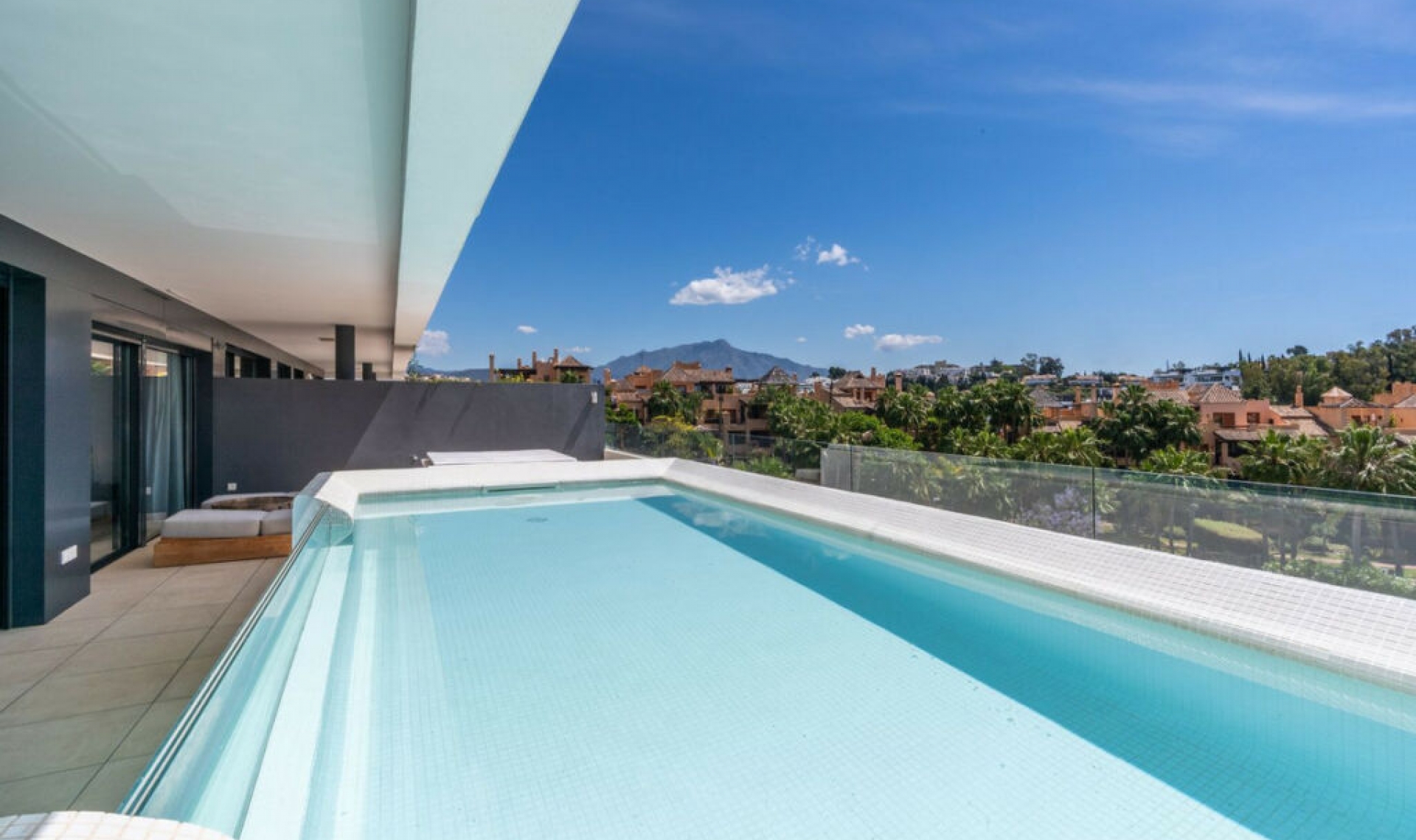 Další prodej - Apartment -
Estepona