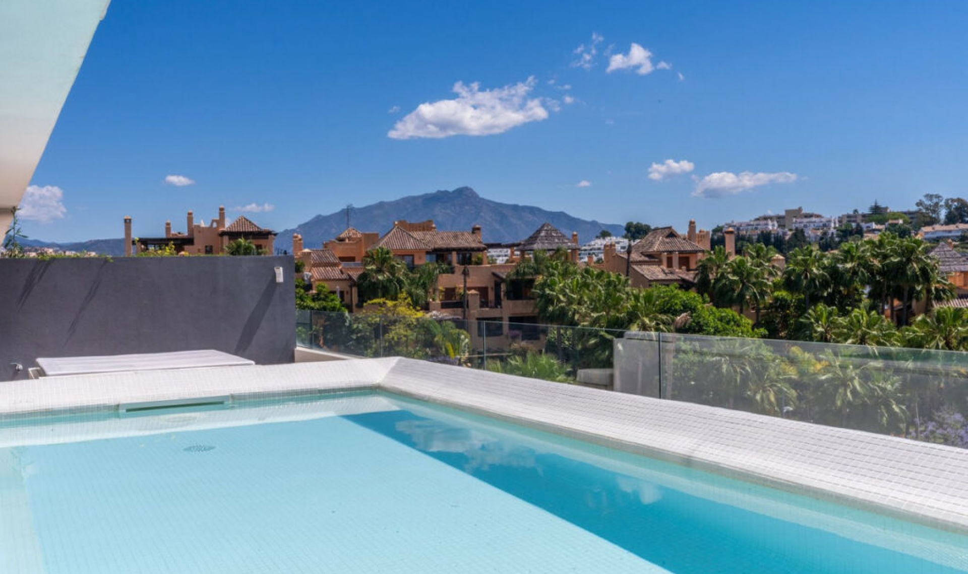 Další prodej - Apartment -
Estepona