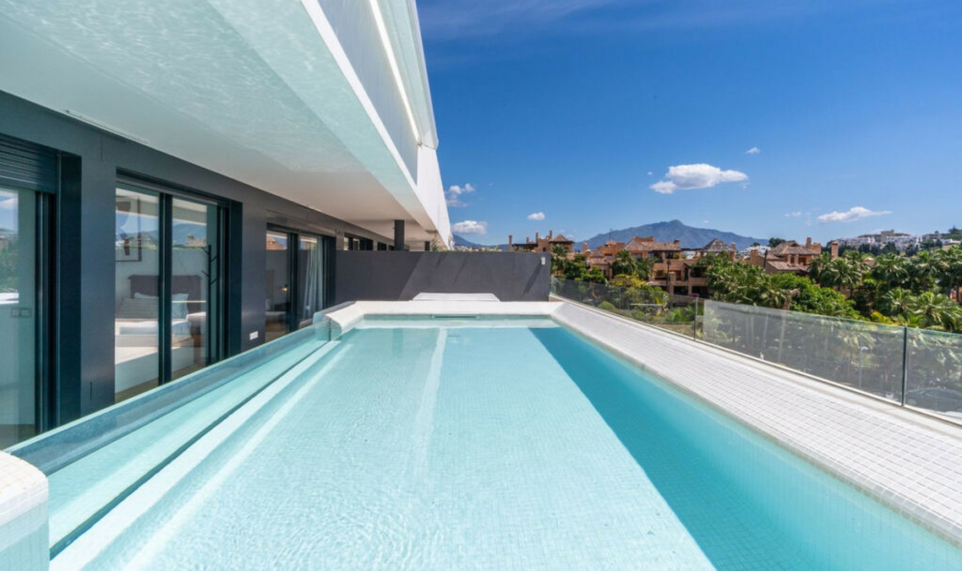 Další prodej - Apartment -
Estepona