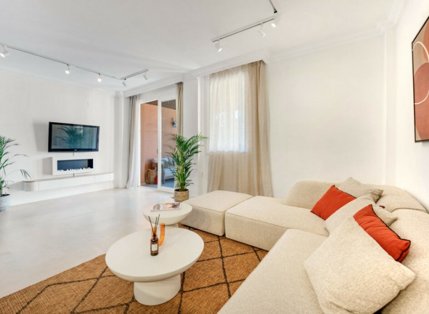 Další prodej - Apartment -
Estepona