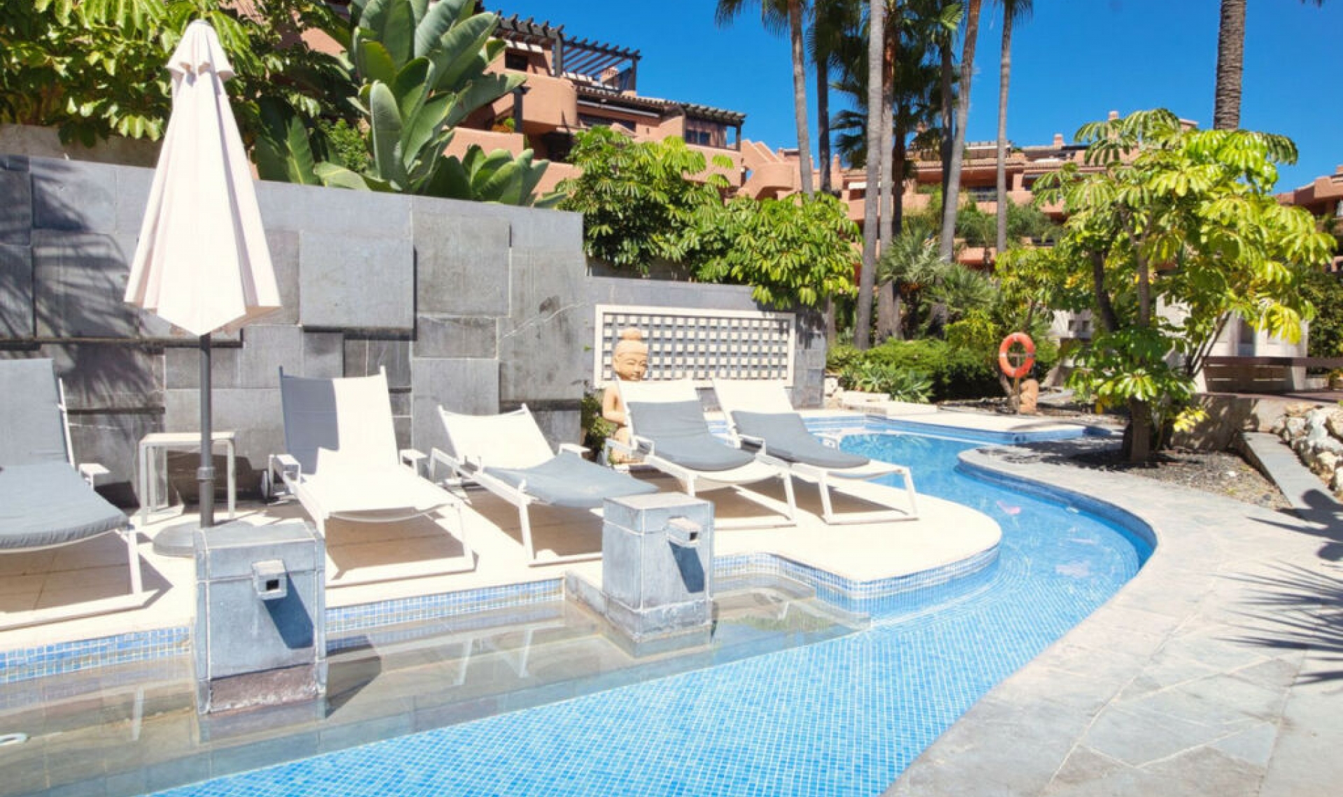 Další prodej - Apartment -
Estepona