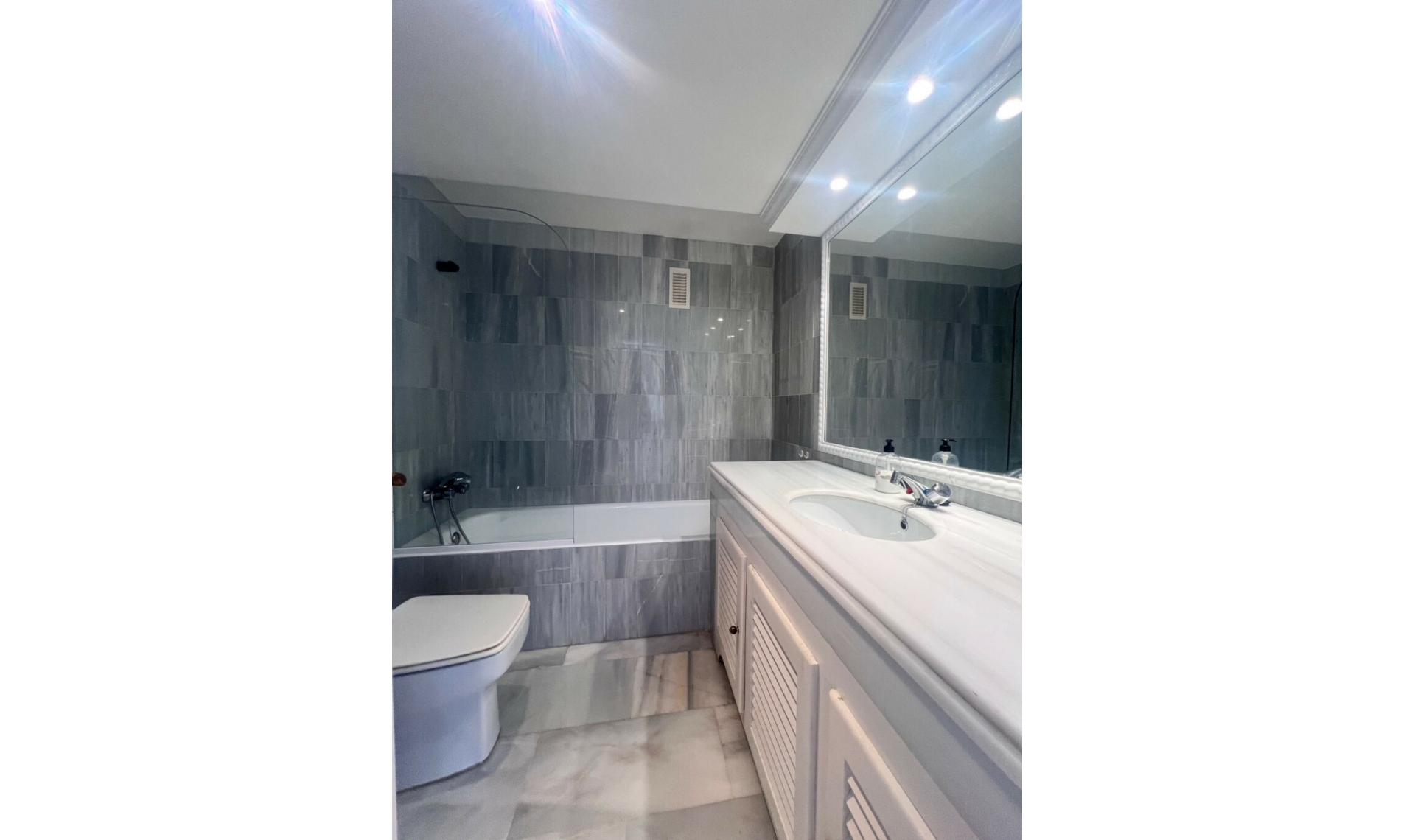Další prodej - Apartment -
Estepona