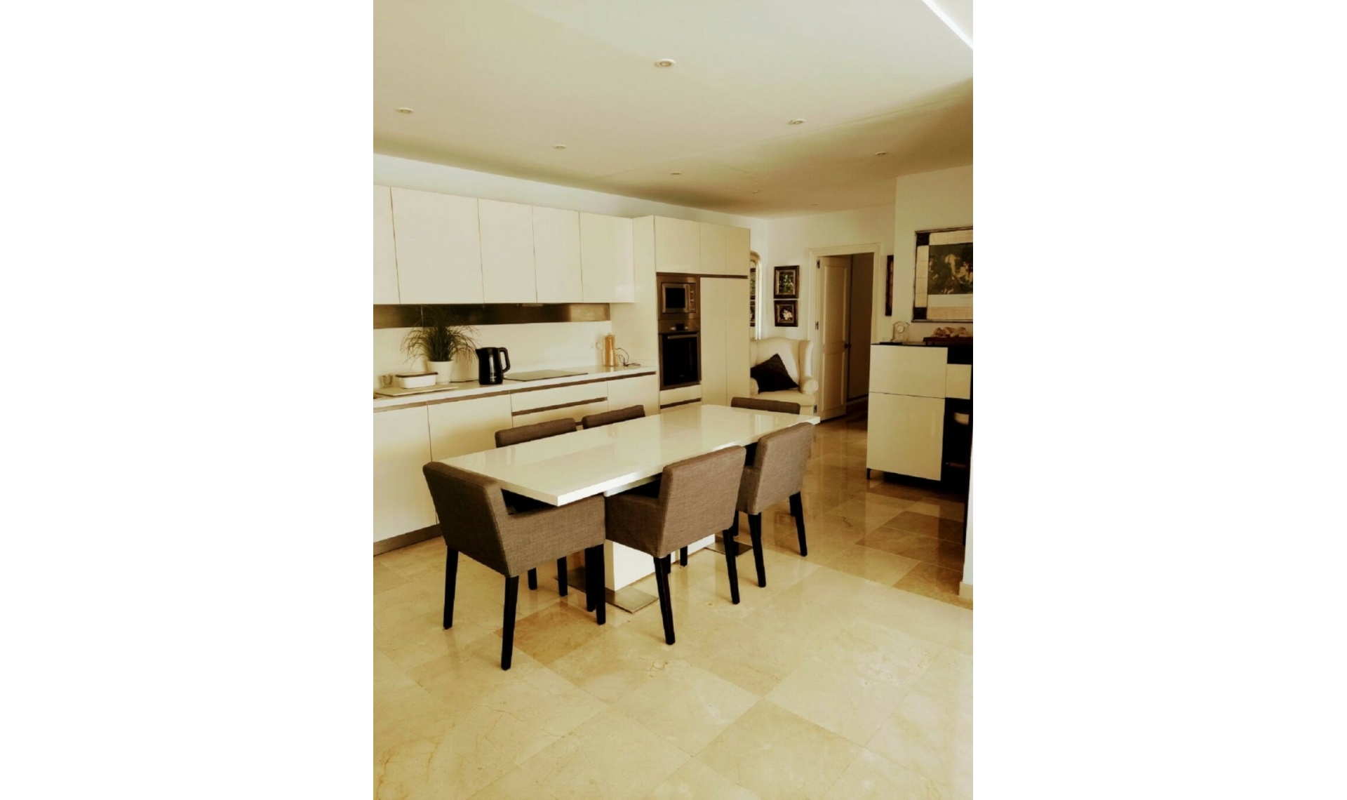 Další prodej - Apartment -
Guadalmina Alta