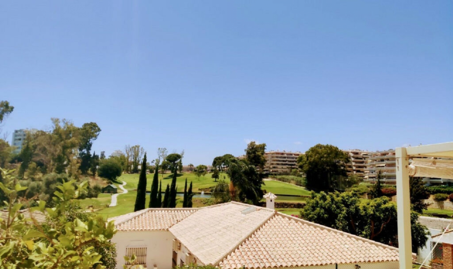 Další prodej - Apartment -
Guadalmina Alta