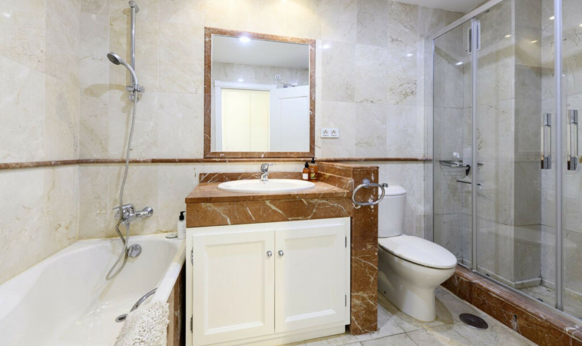 Další prodej - Apartment -
Hacienda del Sol