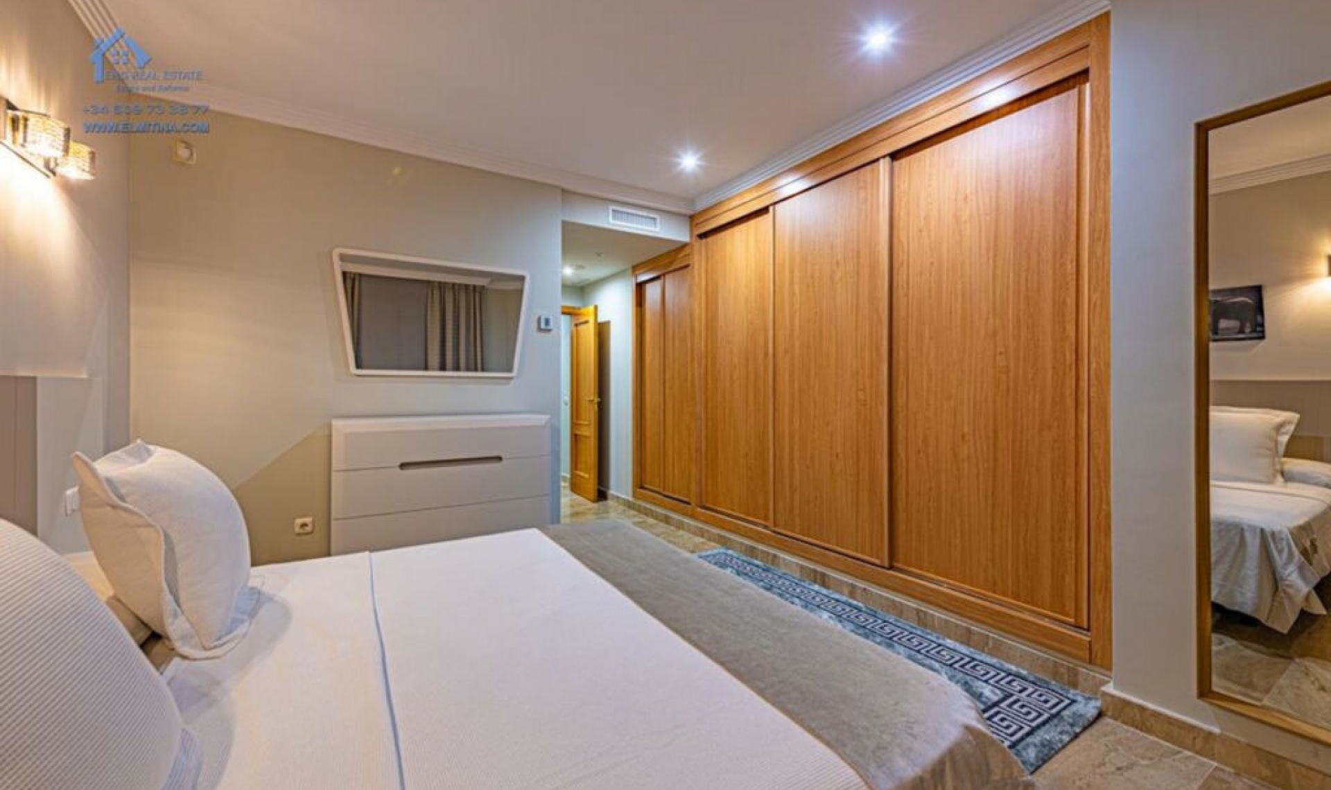 Další prodej - Apartment -
New Golden Mile
