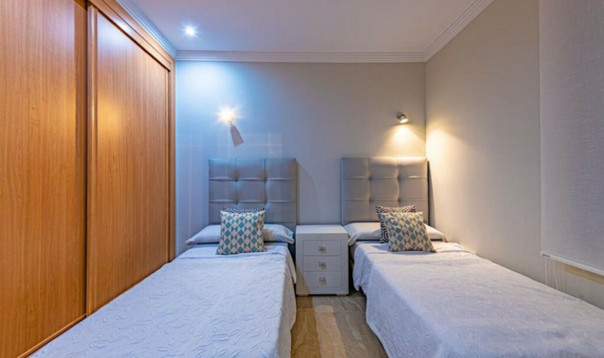 Další prodej - Apartment -
New Golden Mile