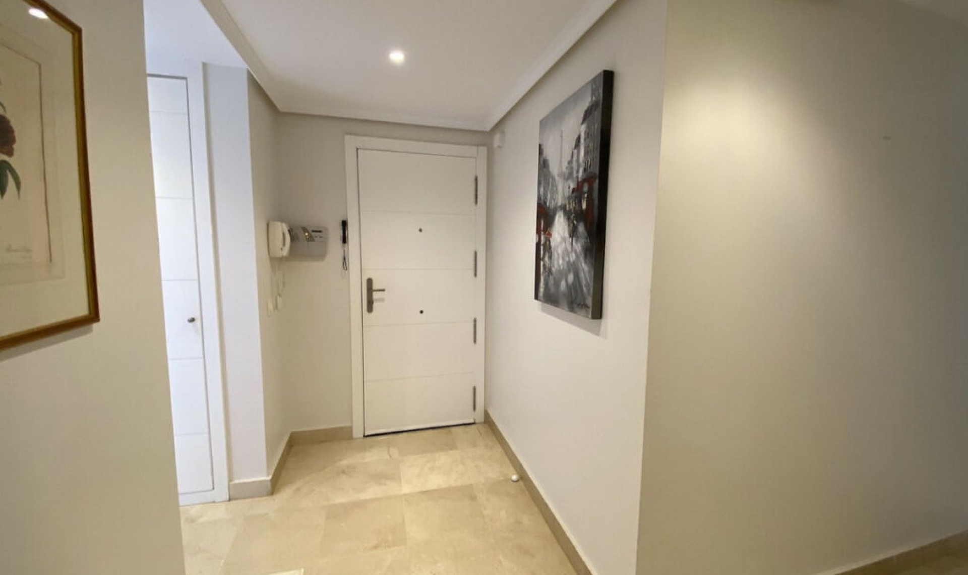 Další prodej - Apartment -
New Golden Mile