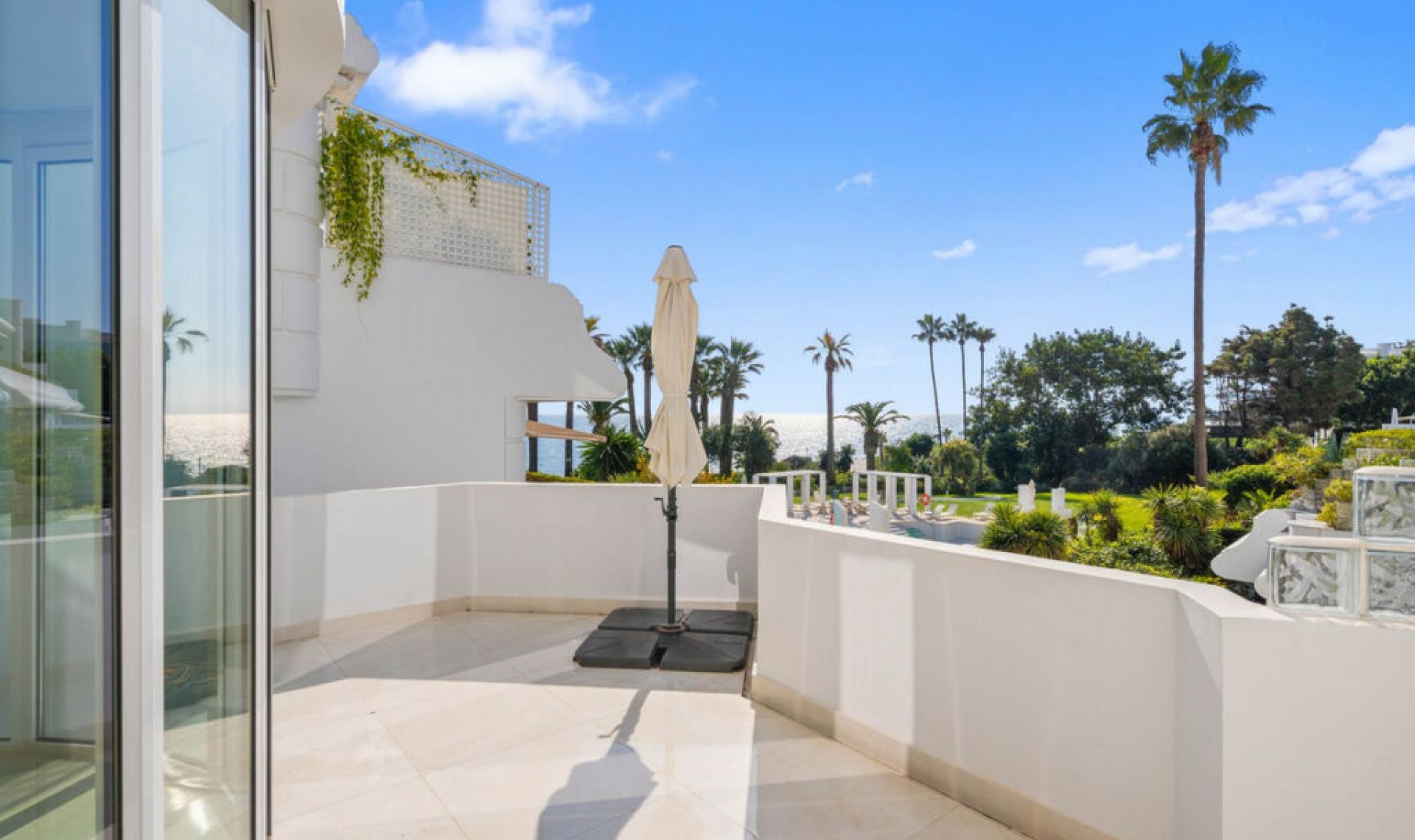 Další prodej - Apartment -
New Golden Mile