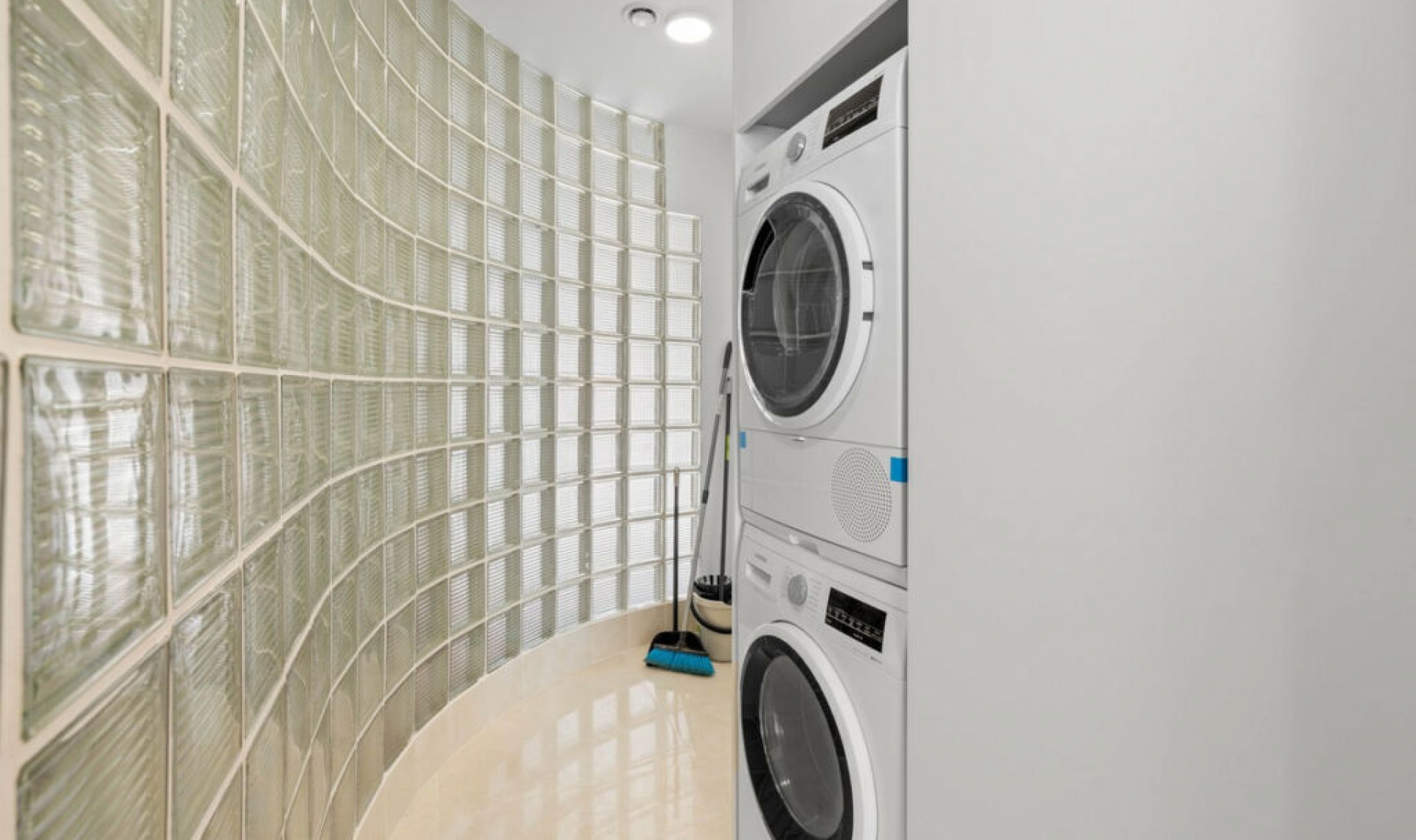 Další prodej - Apartment -
New Golden Mile