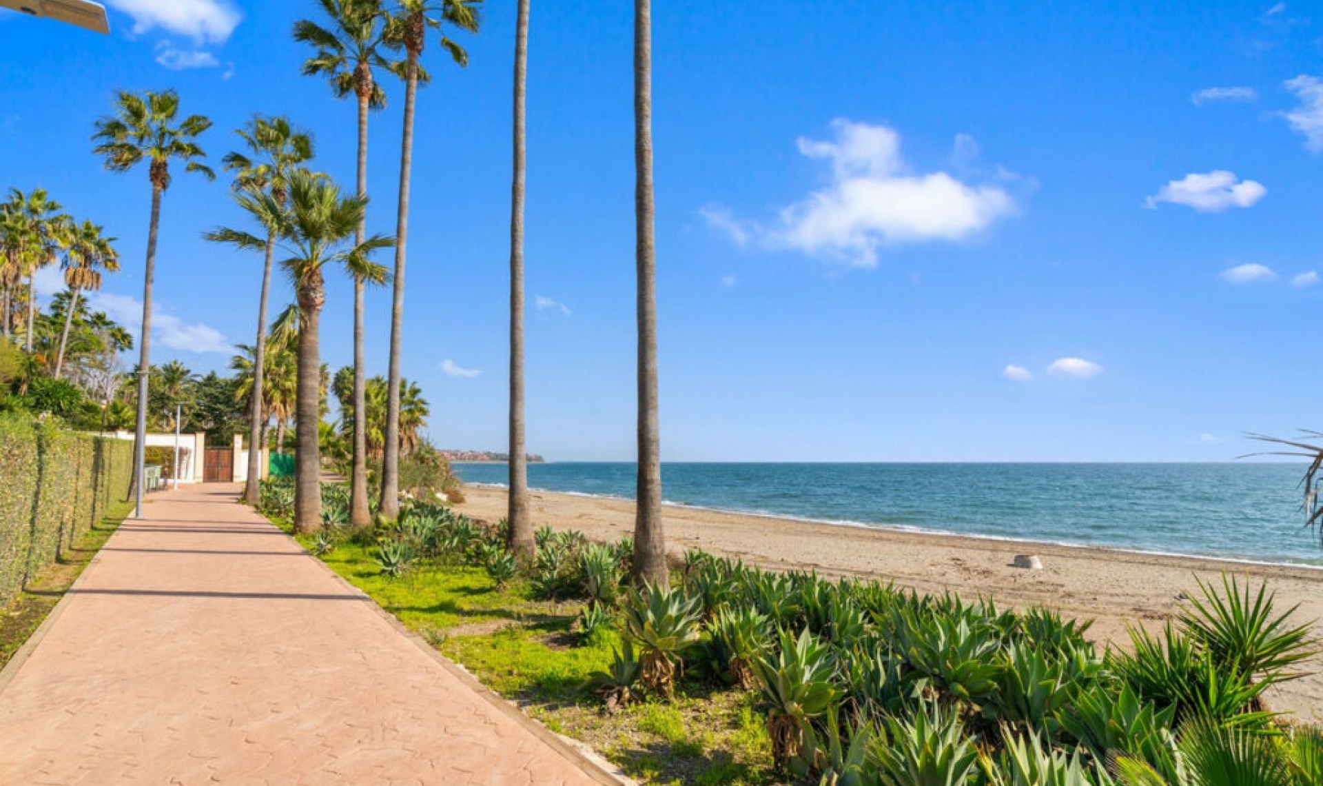 Další prodej - Apartment -
New Golden Mile