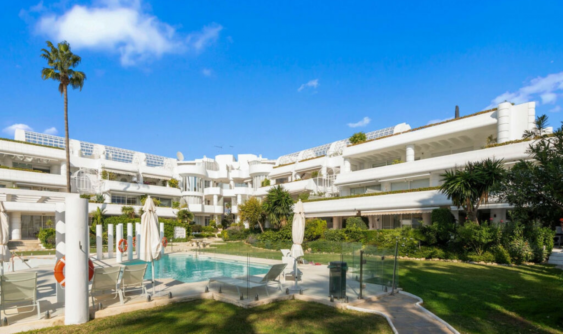 Další prodej - Apartment -
New Golden Mile