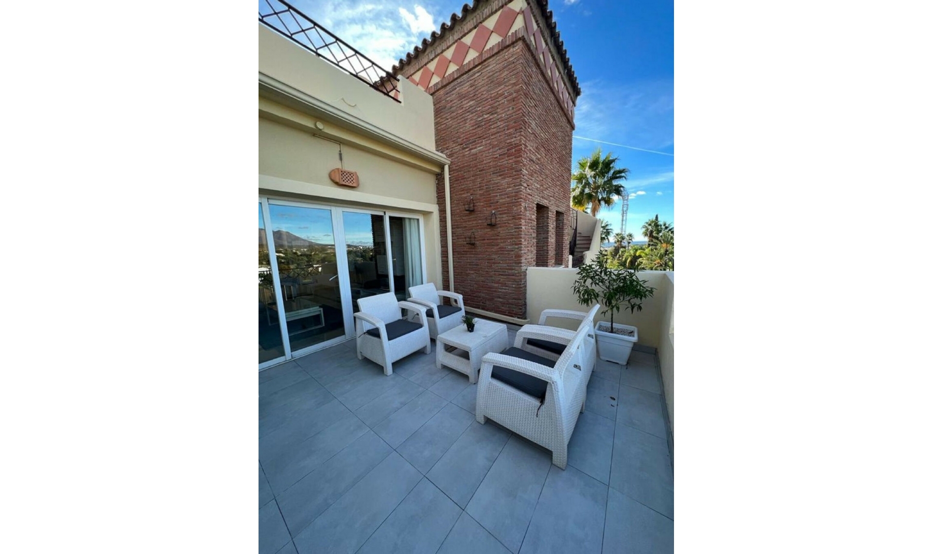 Další prodej - Apartment -
New Golden Mile