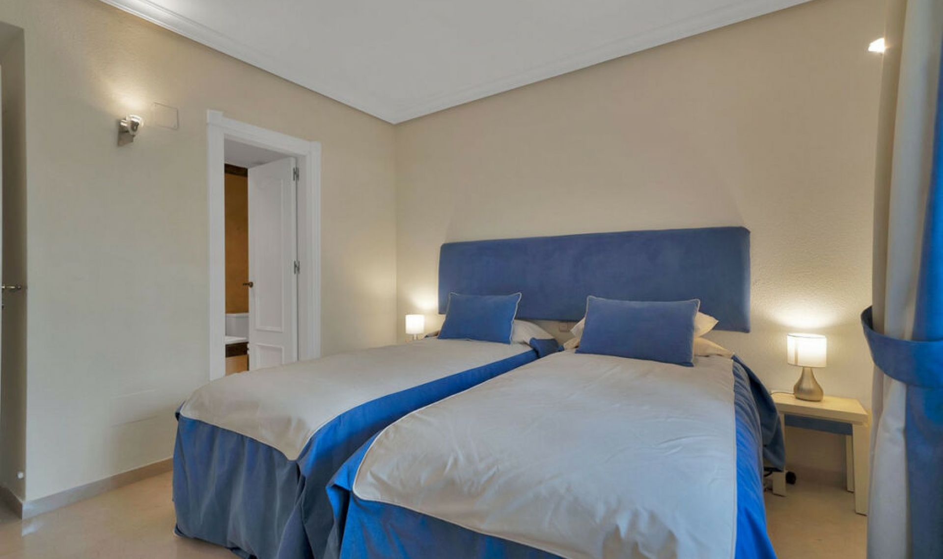 Další prodej - Apartment -
New Golden Mile
