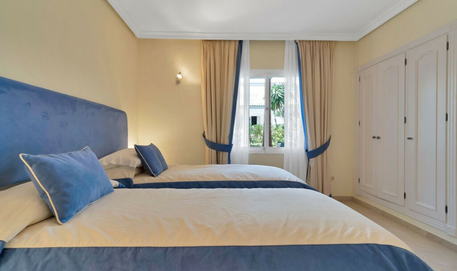 Další prodej - Apartment -
New Golden Mile