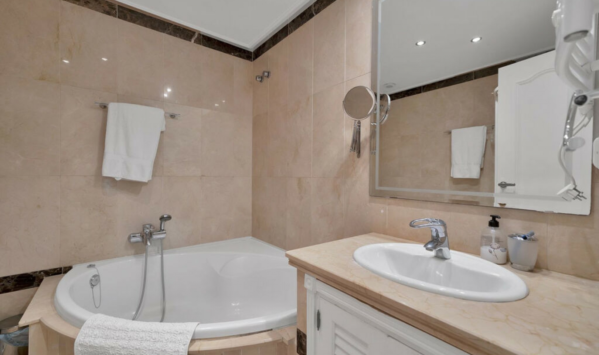Další prodej - Apartment -
New Golden Mile