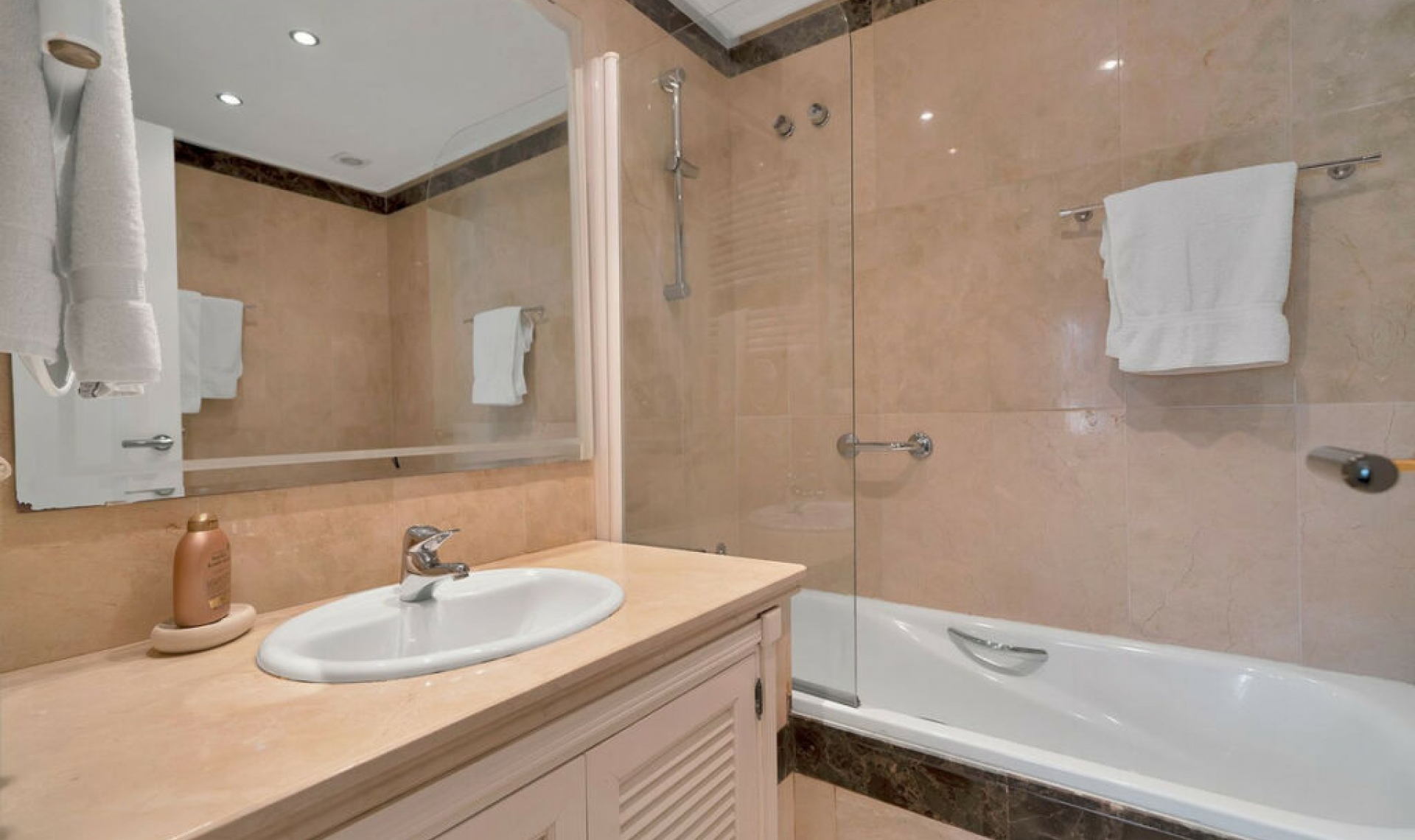 Další prodej - Apartment -
New Golden Mile