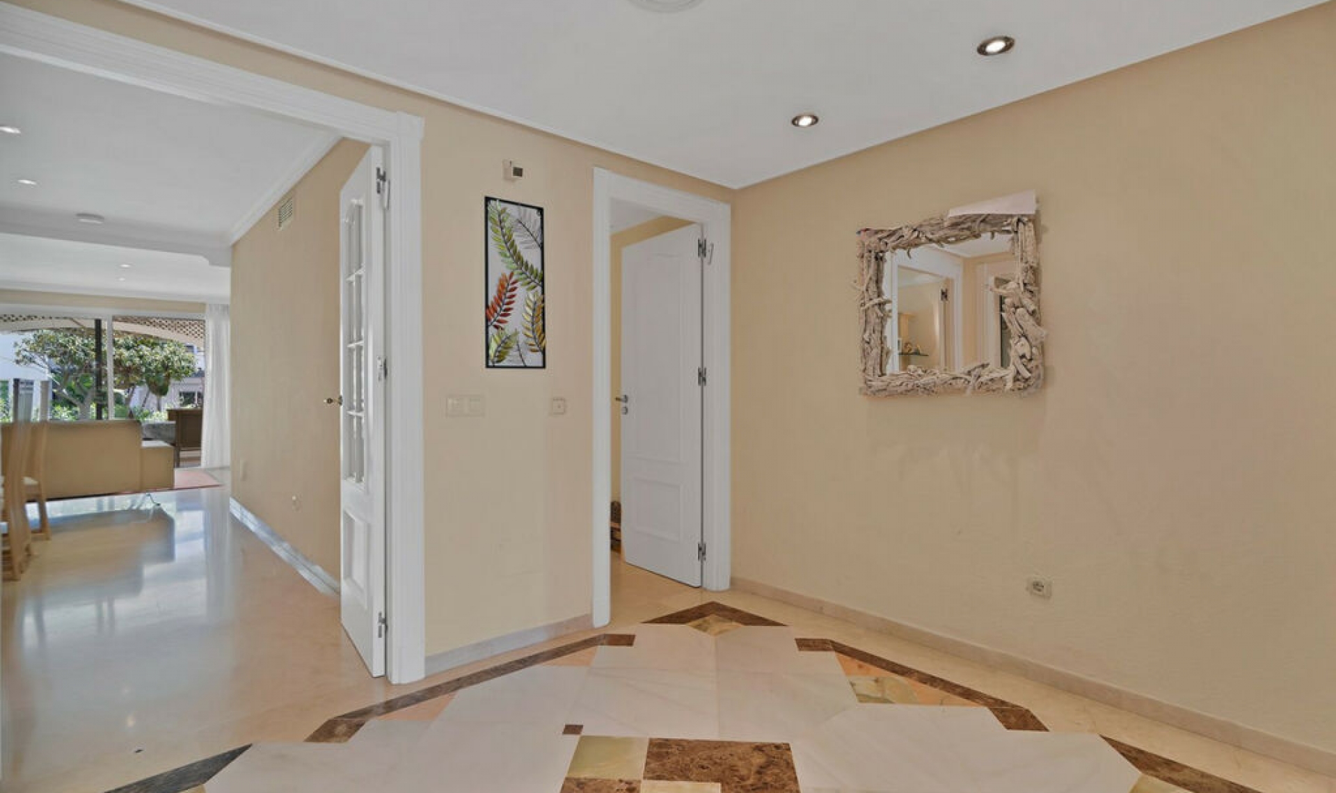 Další prodej - Apartment -
New Golden Mile