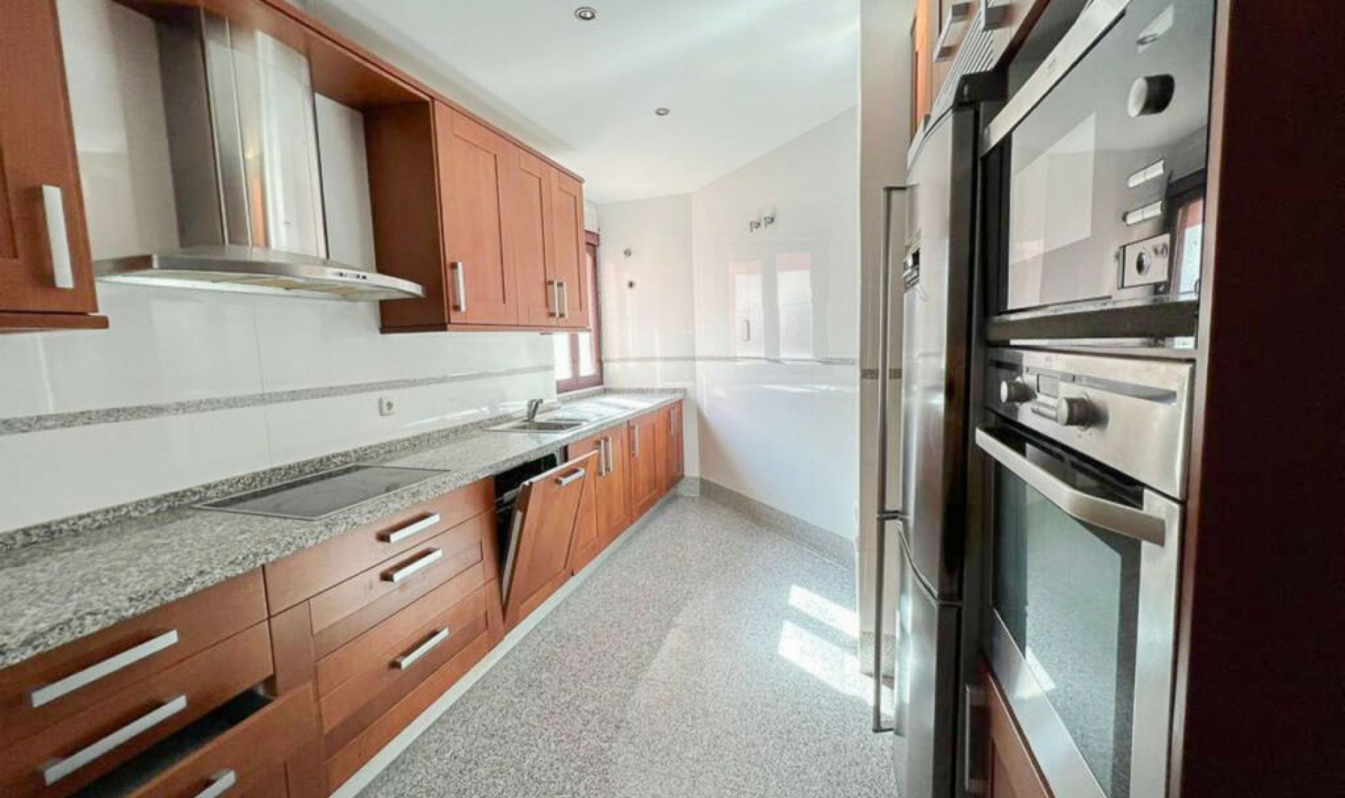 Další prodej - Apartment -
New Golden Mile