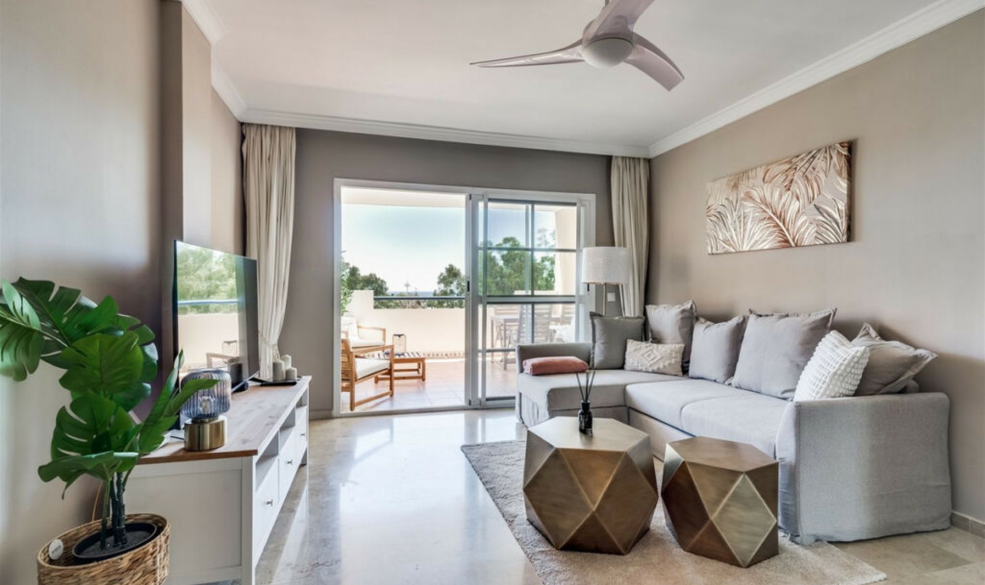 Další prodej - Apartment -
New Golden Mile