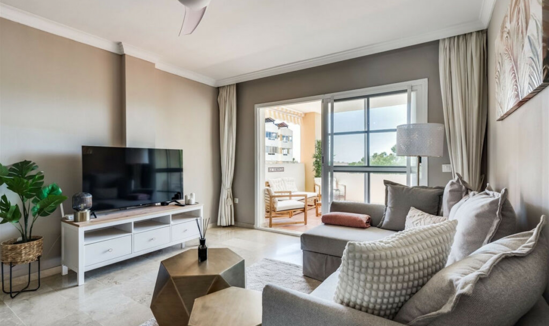 Další prodej - Apartment -
New Golden Mile