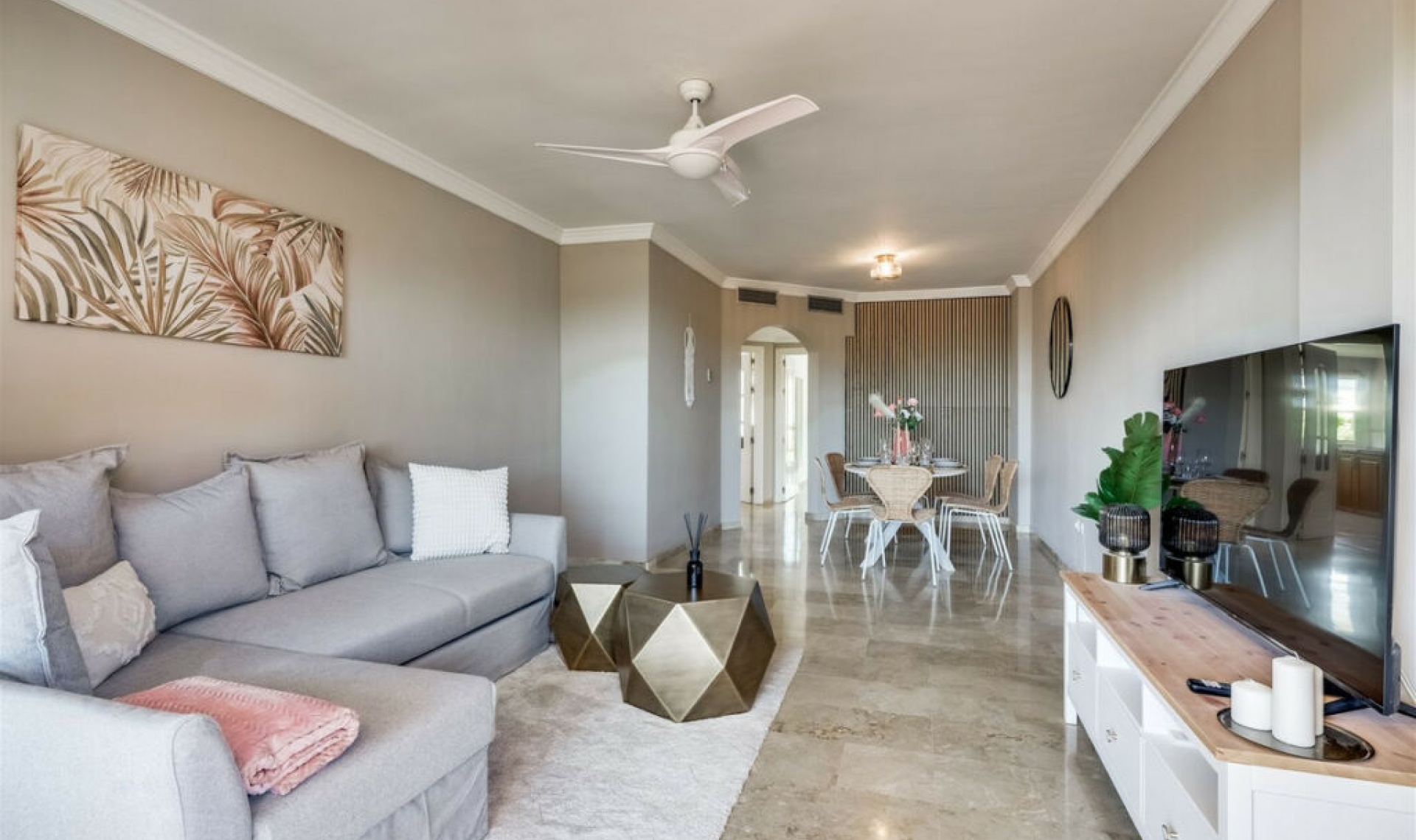 Další prodej - Apartment -
New Golden Mile