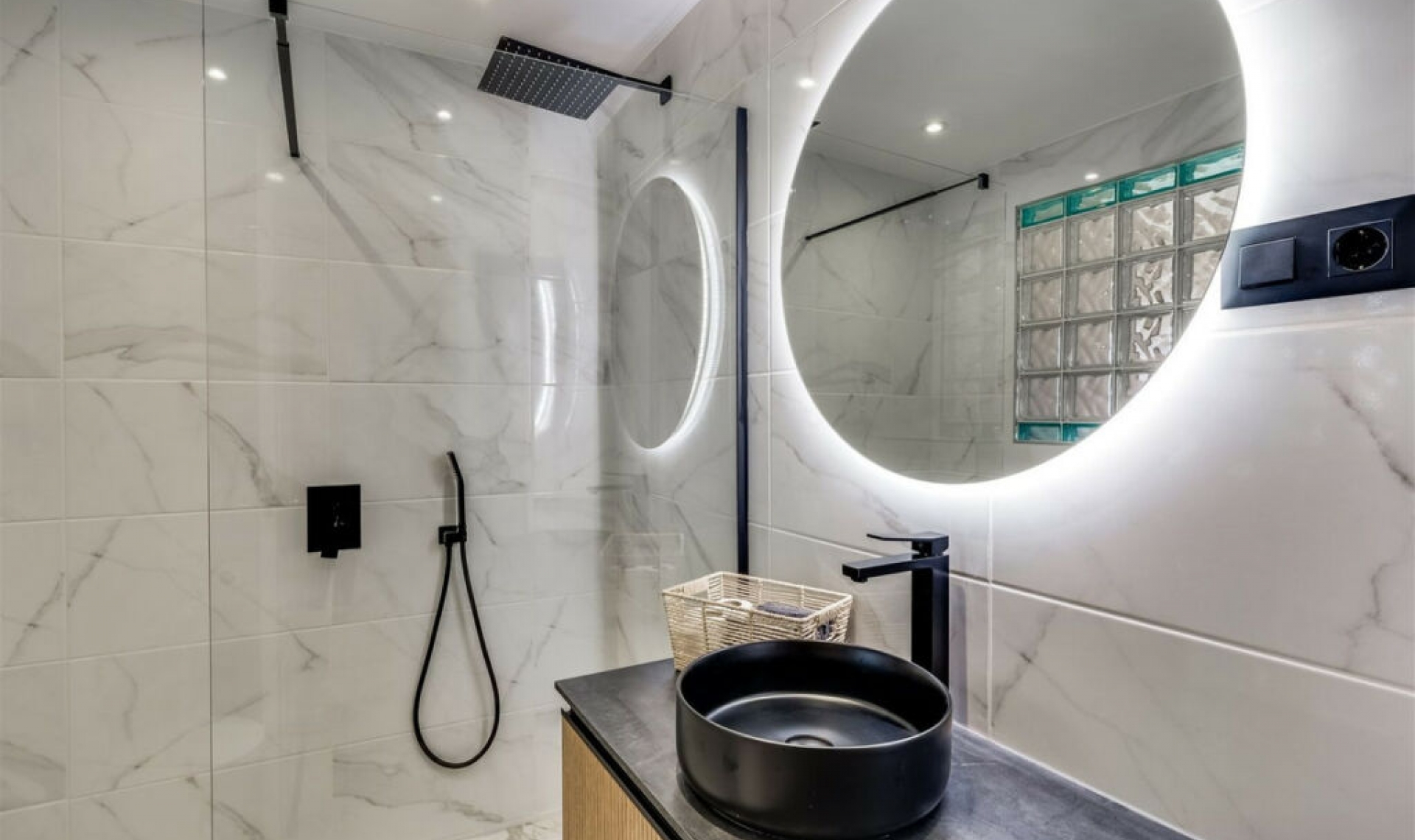 Další prodej - Apartment -
New Golden Mile