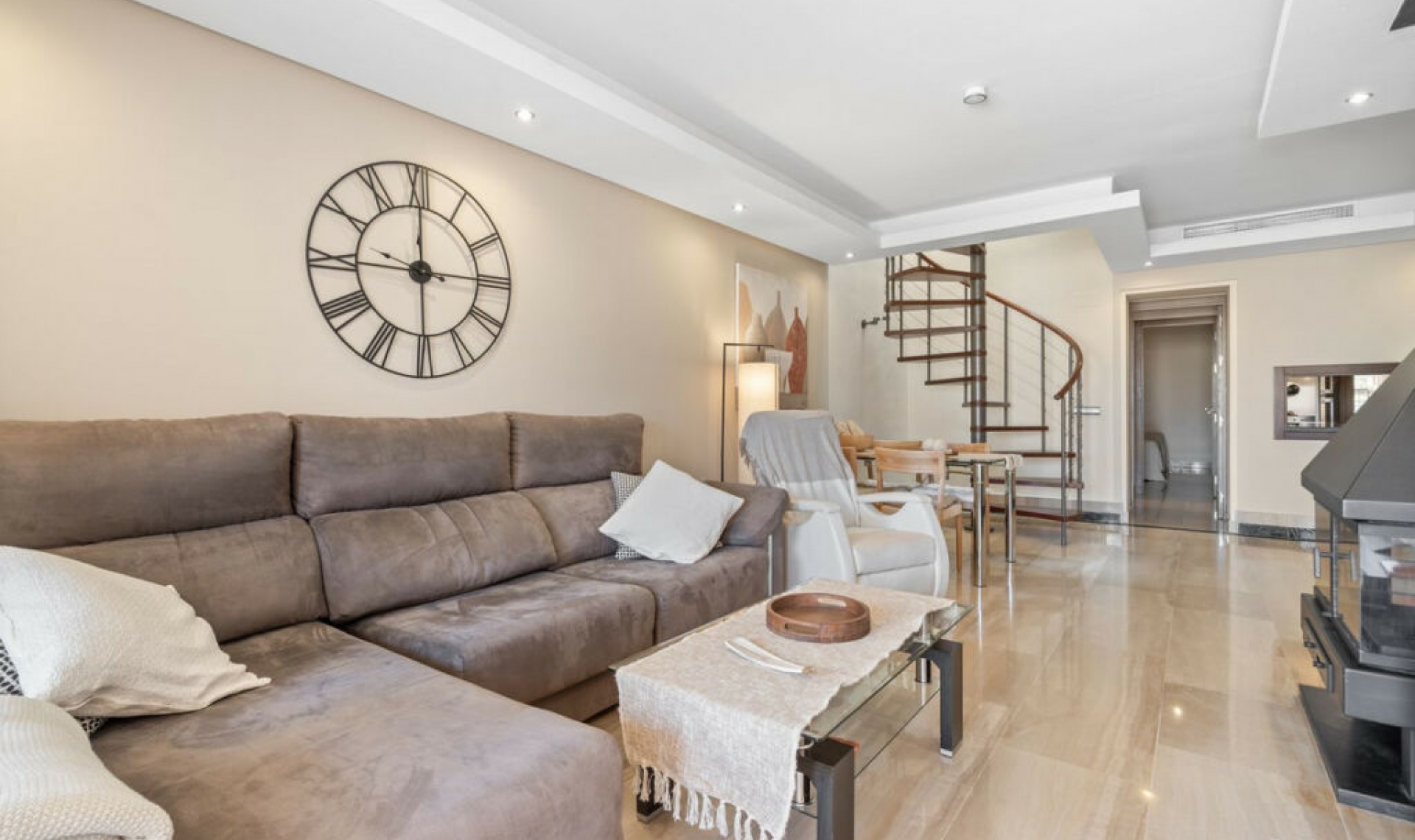 Další prodej - Apartment -
New Golden Mile