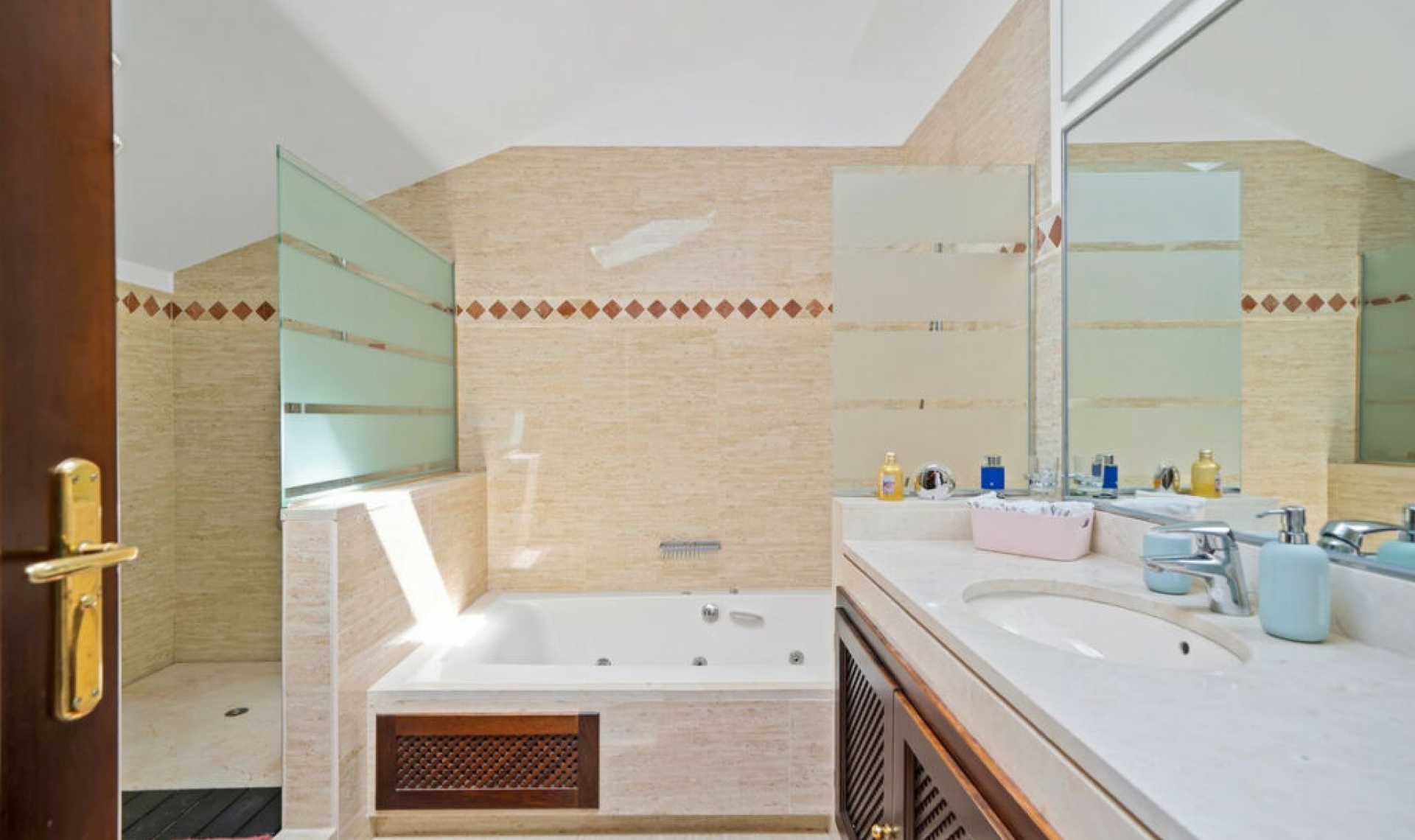 Další prodej - Apartment -
Ojén