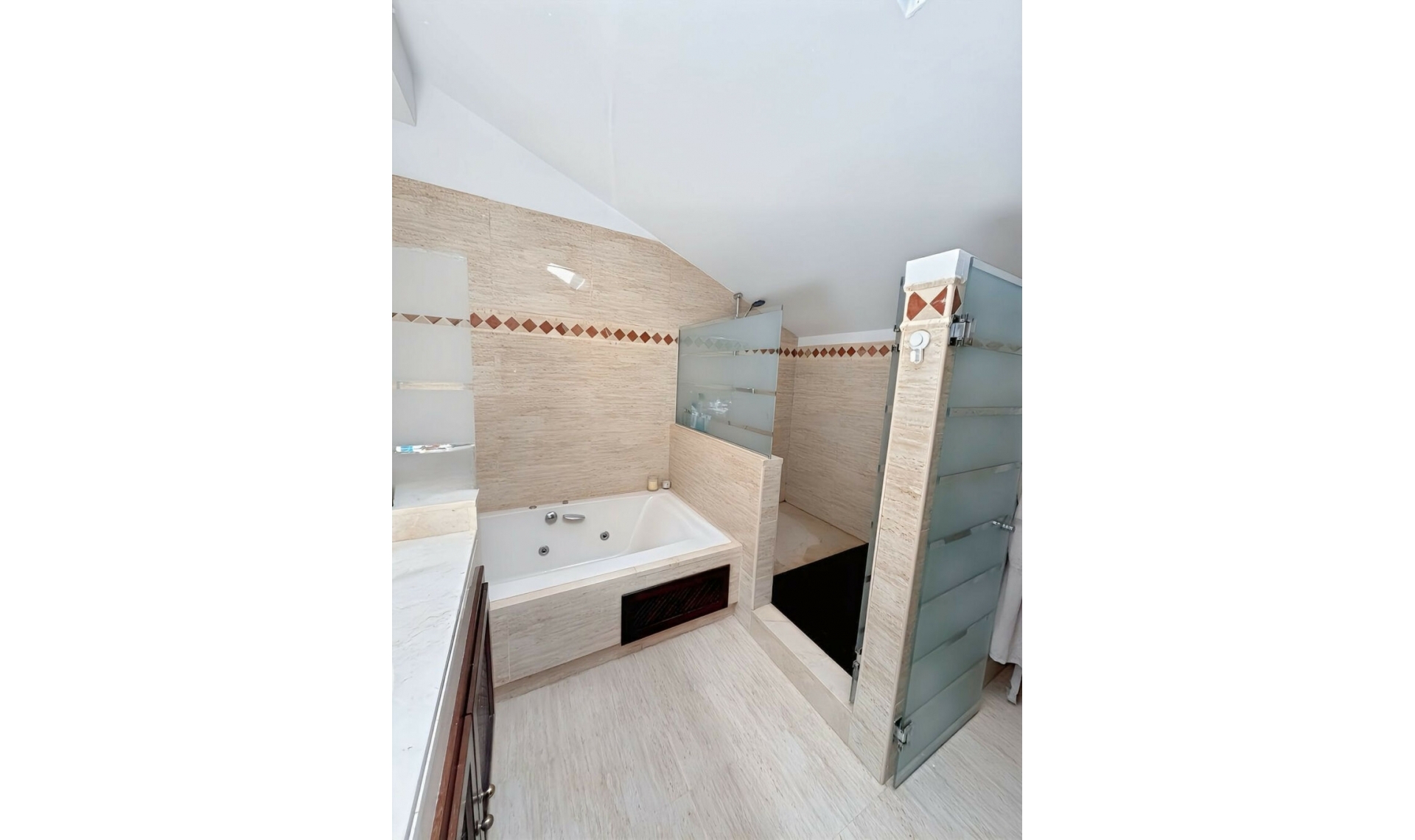 Další prodej - Apartment -
Ojén