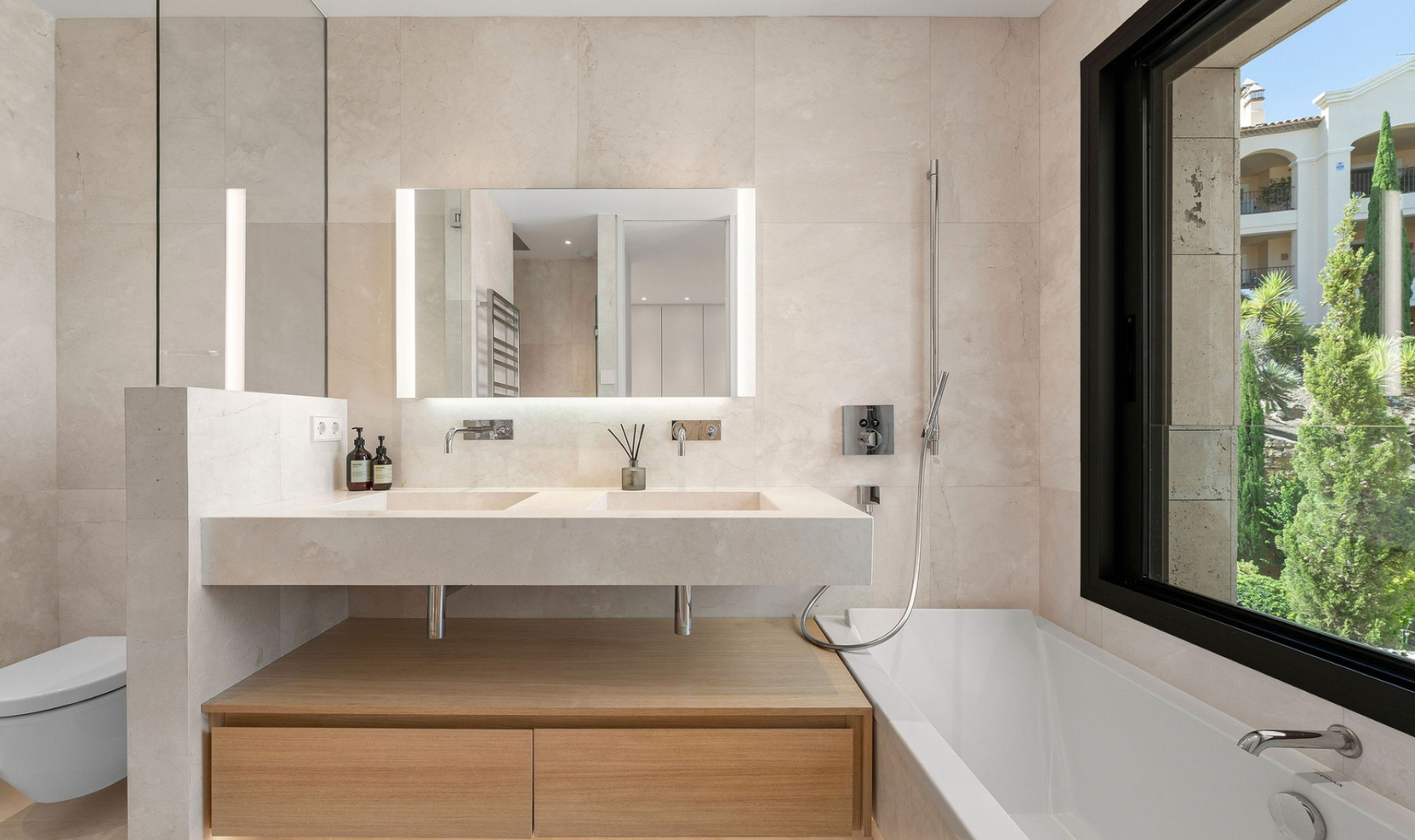 Další prodej - Duplex -
La Quinta