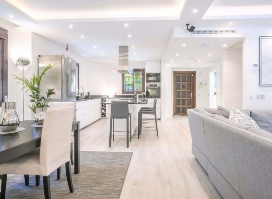 Další prodej -  -
The Golden Mile