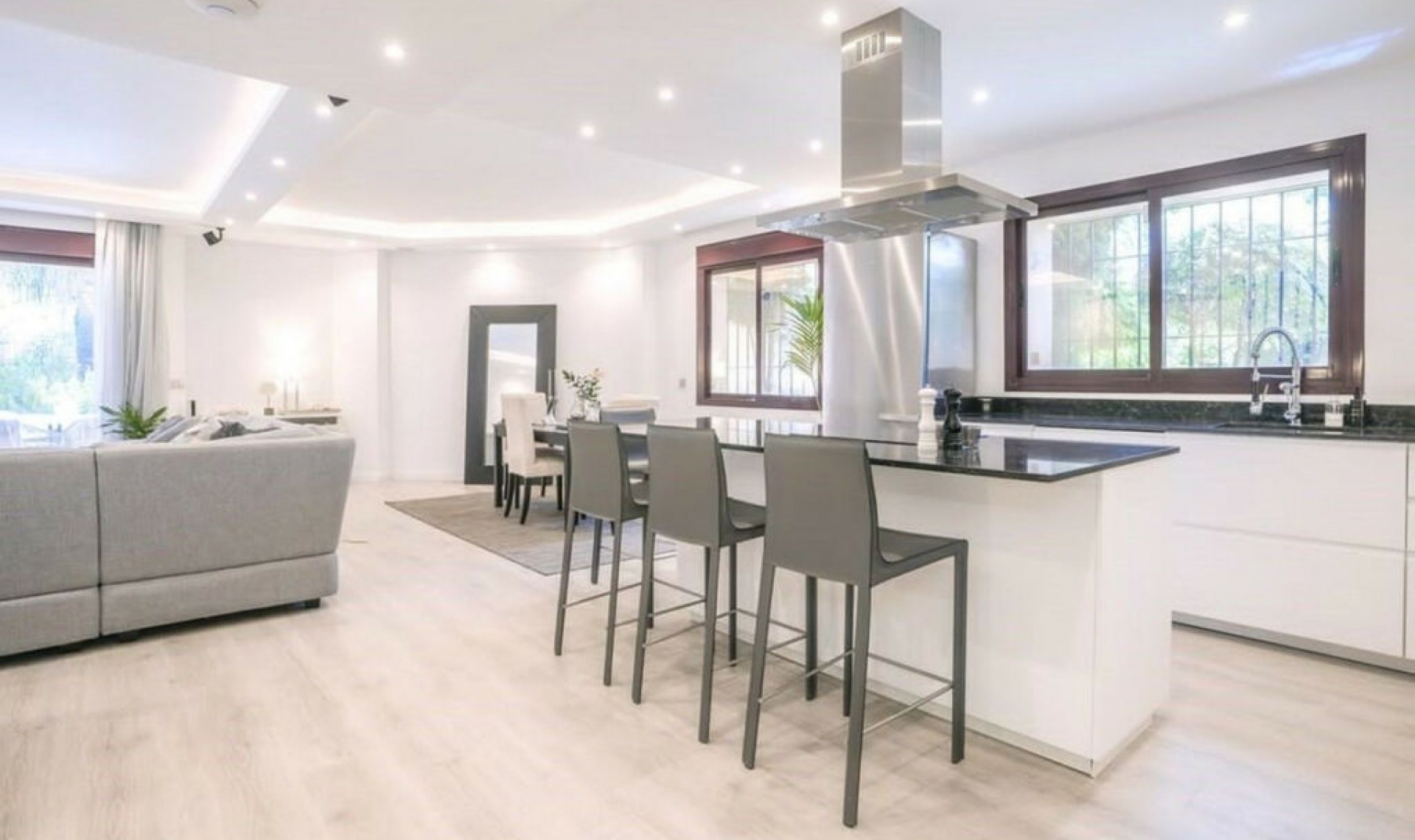 Další prodej -  -
The Golden Mile