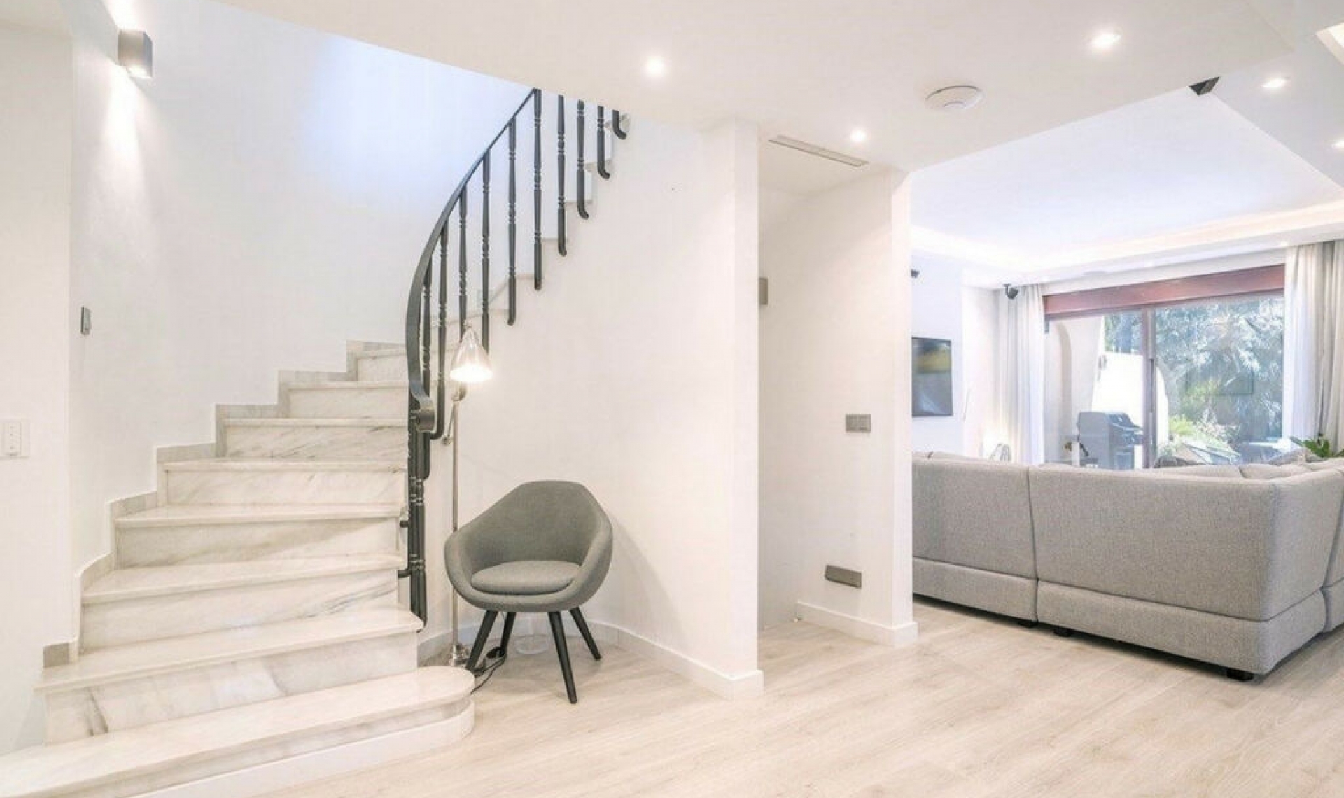 Další prodej -  -
The Golden Mile