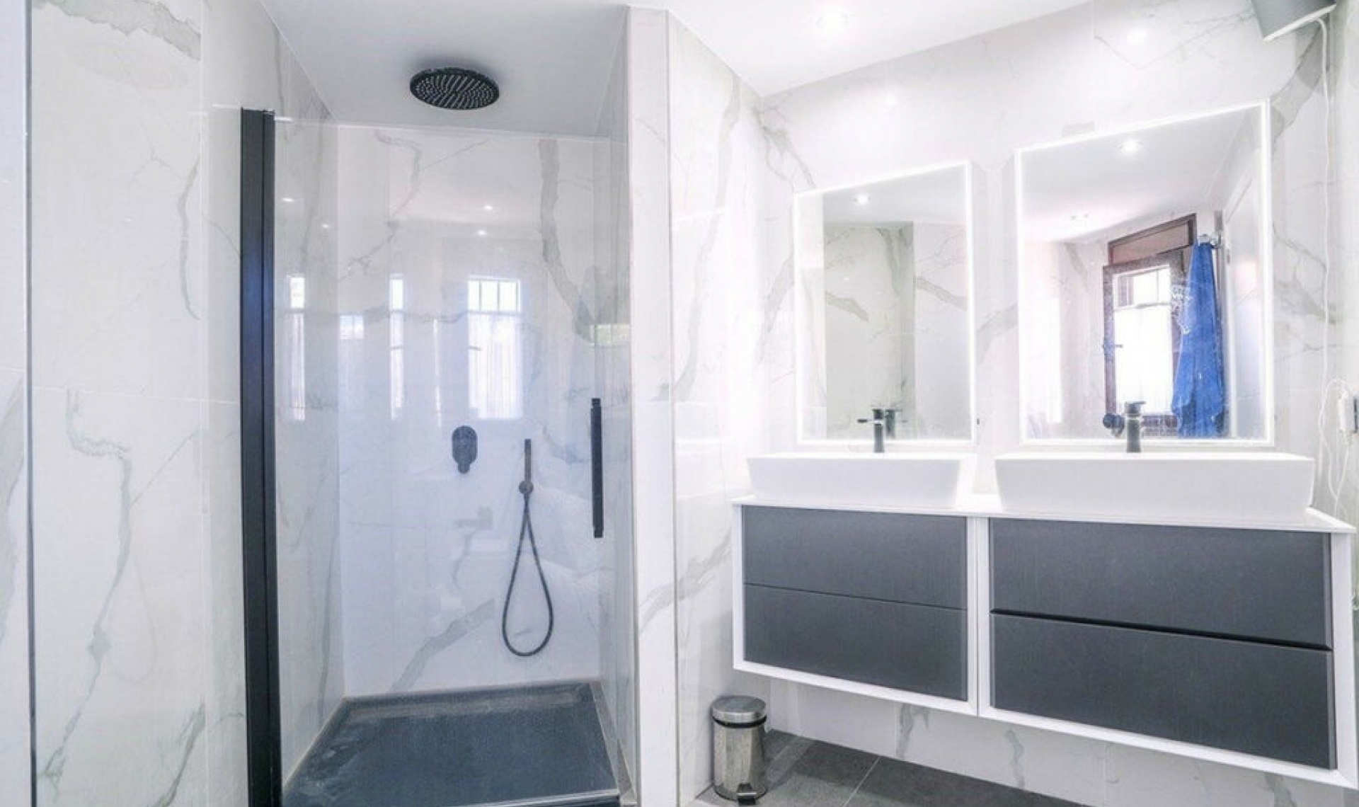 Další prodej -  -
The Golden Mile