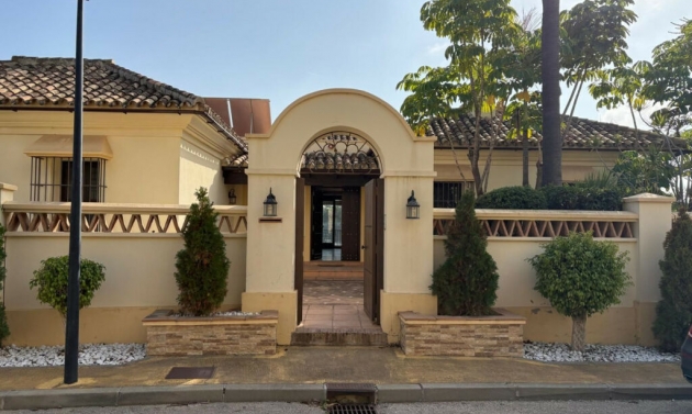 House - Resale - El Paraiso - El Paraiso