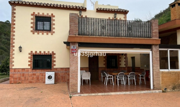 House - Resale - Estepona - Estepona