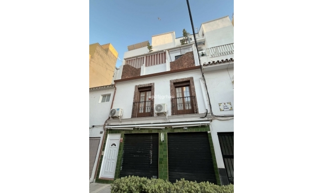 House - Resale - Estepona - Estepona