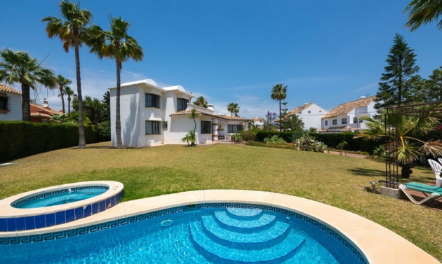 House - Resale - Estepona - Estepona