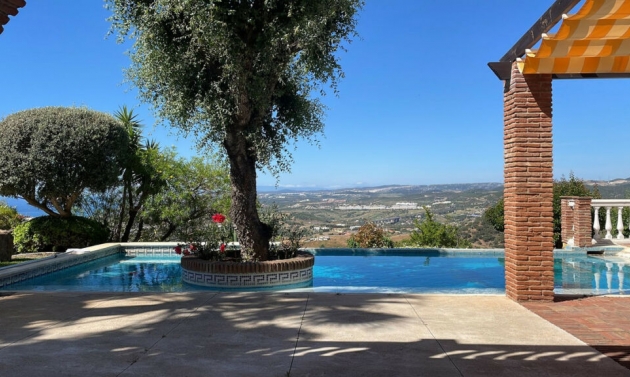 House - Resale - Estepona - Estepona