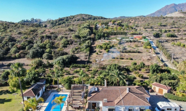 House - Resale - Estepona - Estepona