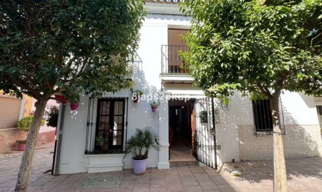 House - Resale - Estepona - Estepona